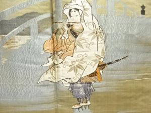 アンティーク　牛若丸・弁慶模様織り出し緞子肩裏本場泥大島紬100亀甲男物羽織